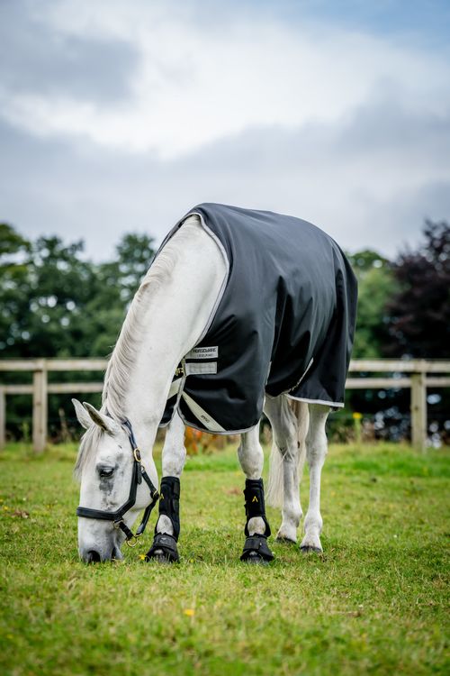 Amigo Bravo 12 Turnout w/Leg Arches 250g - Black/Titanium Grey/Silver